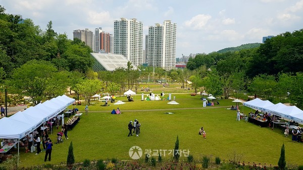 ▲20일 처음 만나는 정원 수원수목원 개원행사가 영흥수목원에서 열렸다.