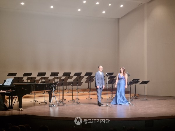 소프라노 김영은과 바리톤 심정환의 공연
