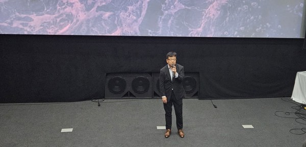 김현수 수원시 제1부시장이 지속가능발전영화제 개최에 대한 인사말을 하고있다