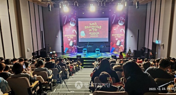 행사는 SBS 개그맨 김동욱의 재치 있는 사회로 사흘 간 열었다.