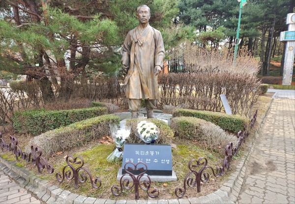 수원시청 맞은편 올림픽공원에 필동(必東) 임면수(林冕洙, 1874~1930) 선생의 동상이 있다.