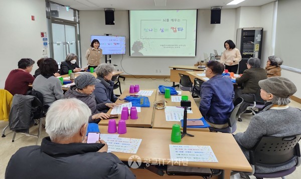 광교노인복지관 또래강사봉사단 치매예방활동 역량강화교육이 19일 진행됐했다.